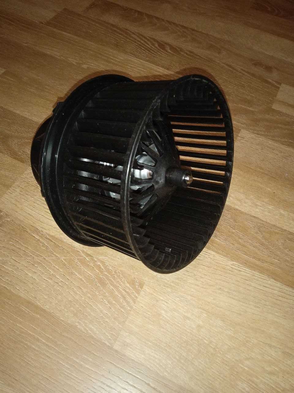 Мотор вентилятора пічки Ford 3M5H-18456-AD