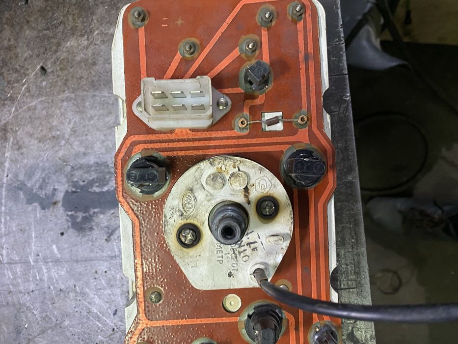 Продам приборную панель ваз 2107