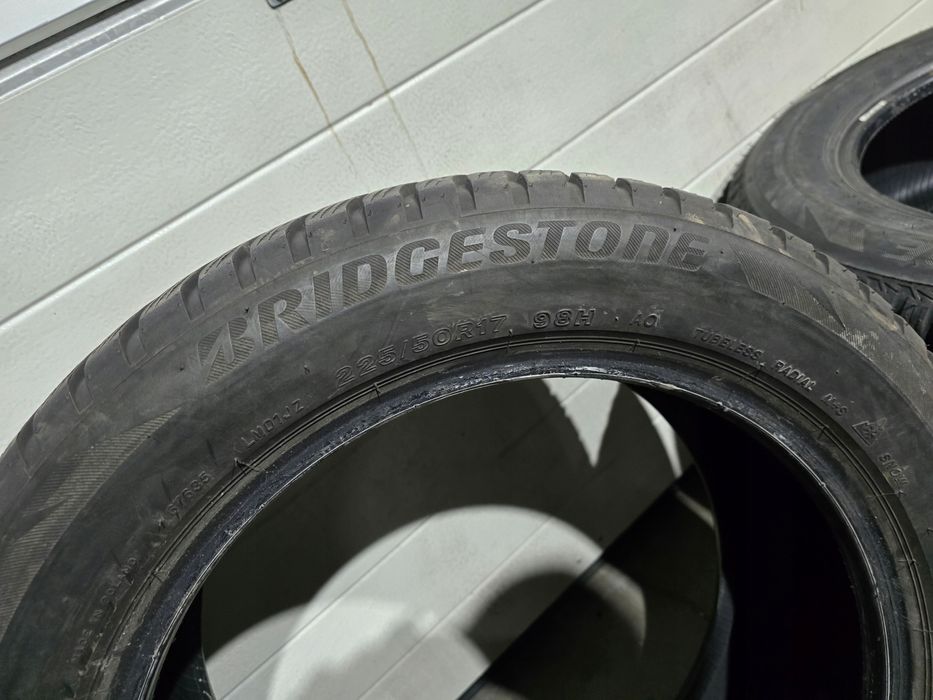 Bridgestone Blizzak LM001 225/50R17 98H 6mm 1X 19R