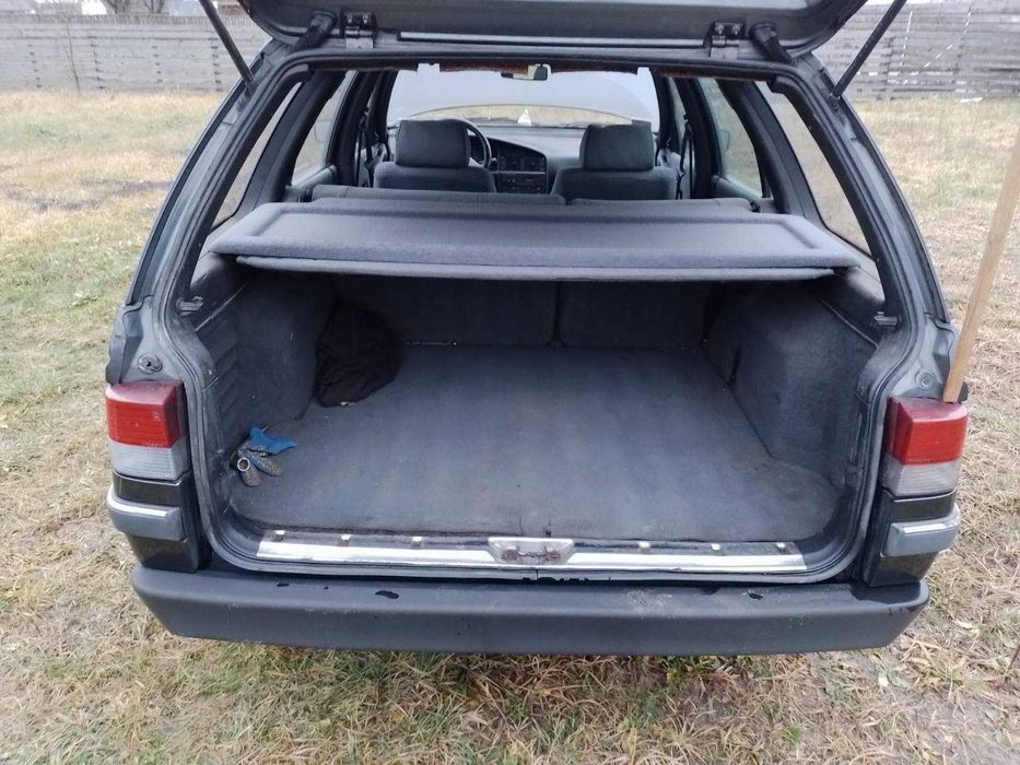 Продам терміново Пежо 405