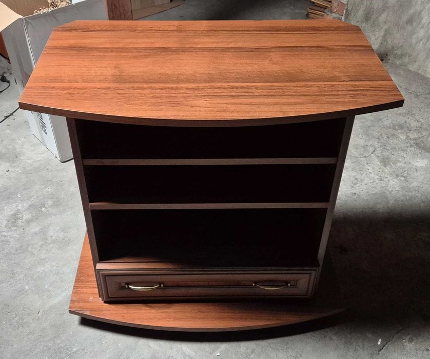 Stolik TV pod telewizor