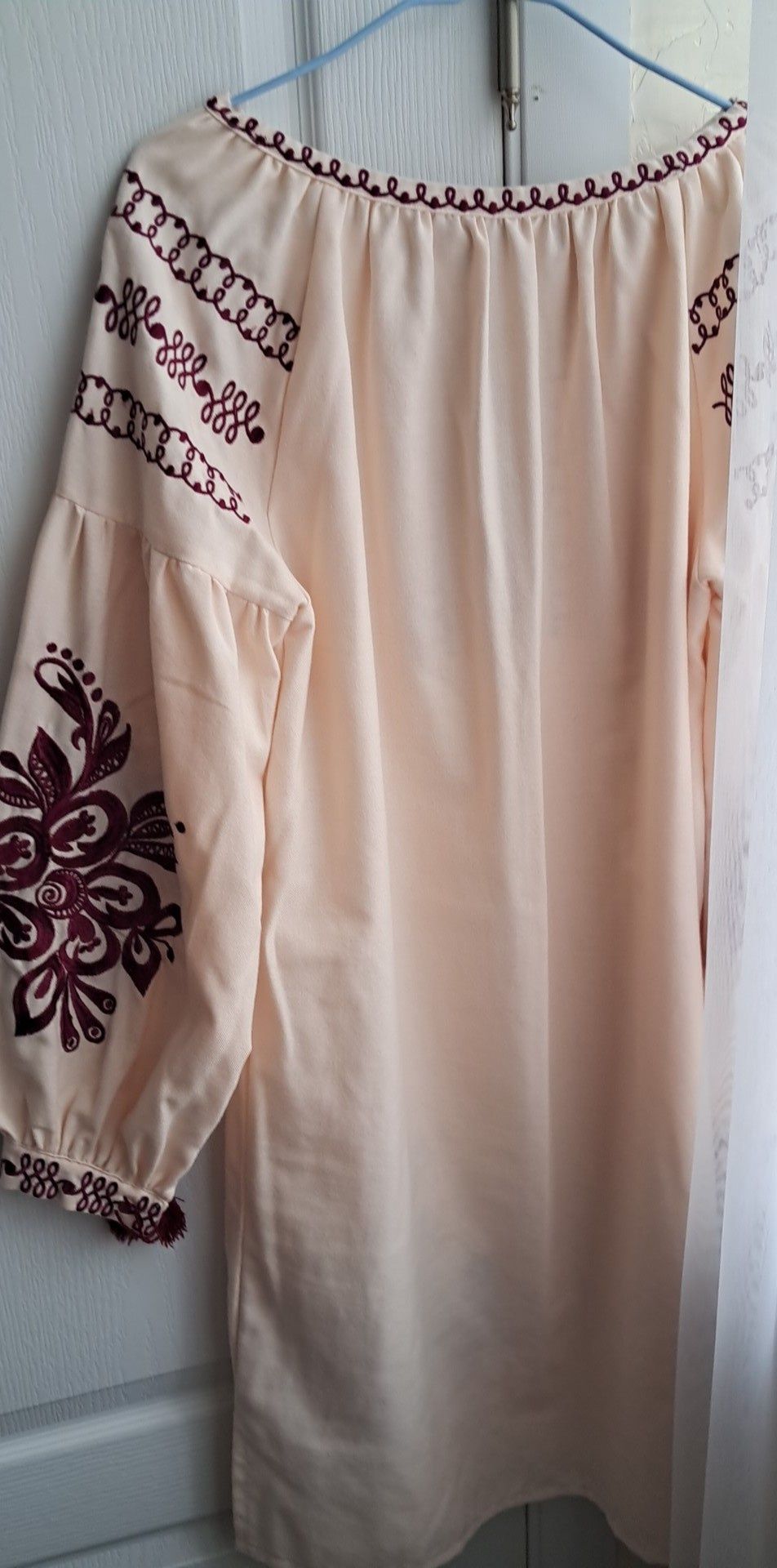 Парні вишиванки(1600грн). Жіноче вишите плаття (L-XL)-950 грн,чоловіча