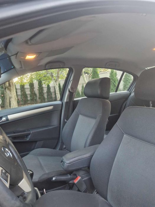 Opel Astra H Sedan 1.6 ECOTEC BENZYNA + LPG