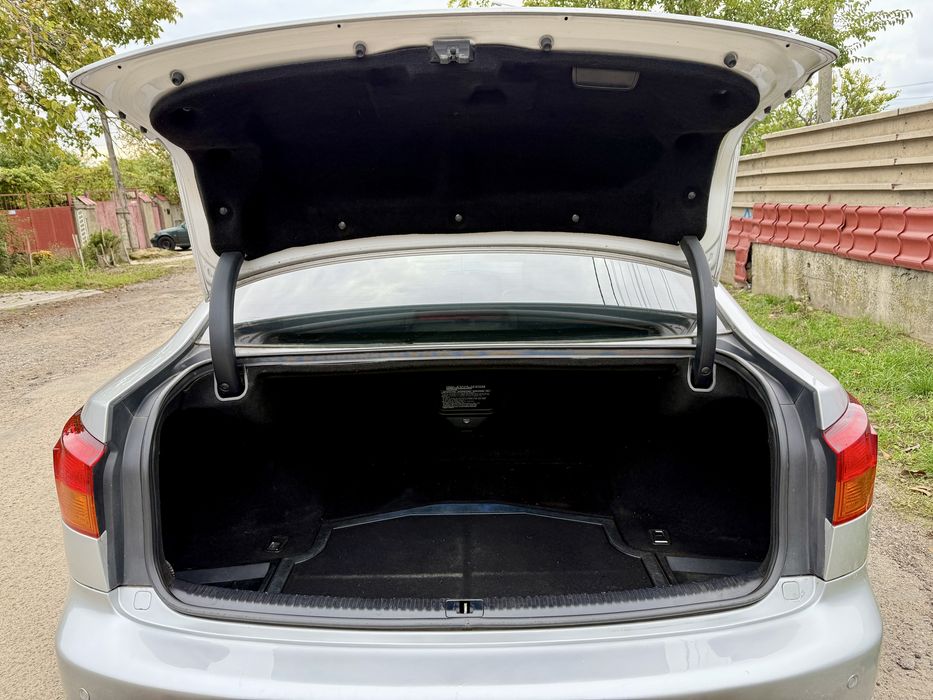 Продам Lexus Is 220d