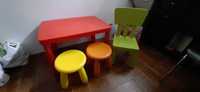 Mesa, bancos e cadeira de criança