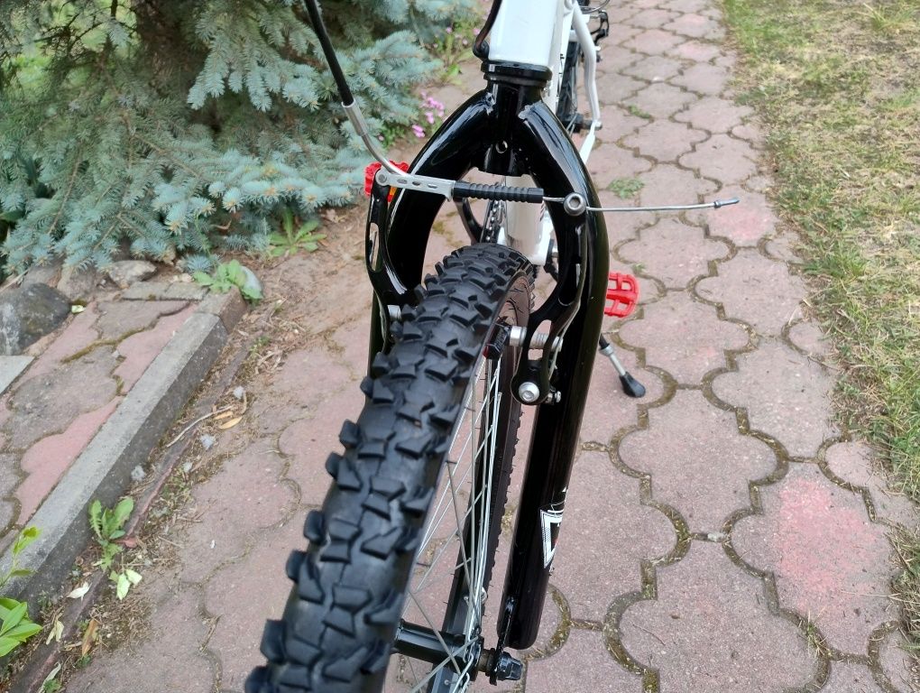 Btwin 24" Rower młodzieżowy dzieciecy 24 cale z przerzutkami