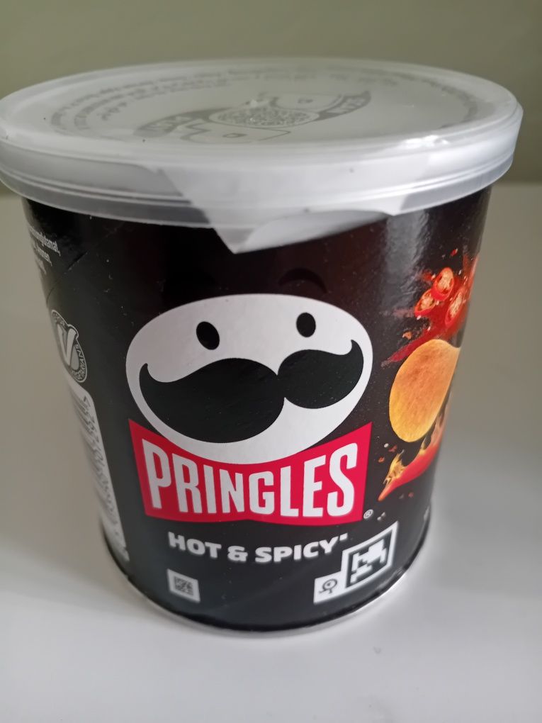 Chipsy PRINGLES hot & spice 8 sztuk 40g.