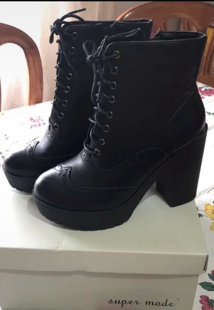 Botas de salto pretas