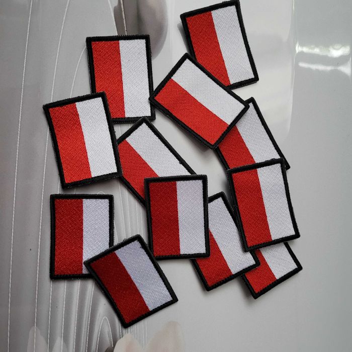 Flaga polski haftowana z rzepem