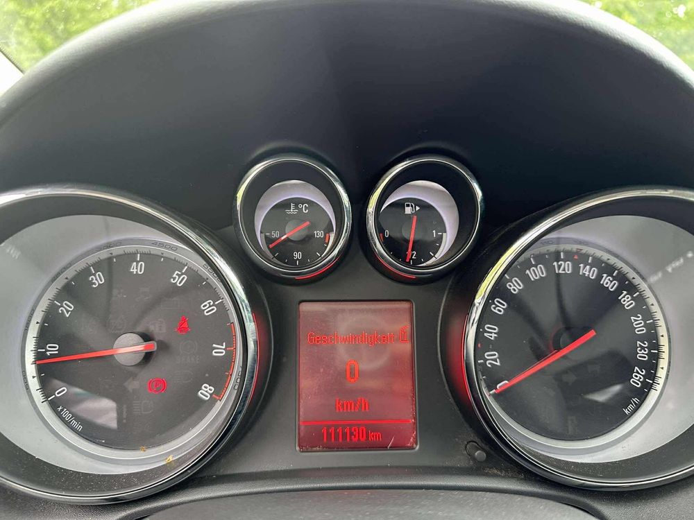 Opel Astra j 1.4 turbo 2011 Xenon