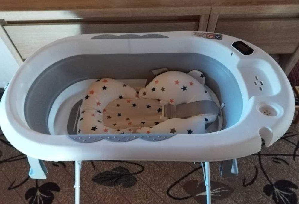 Wanienka ze stelażem i poduszka
