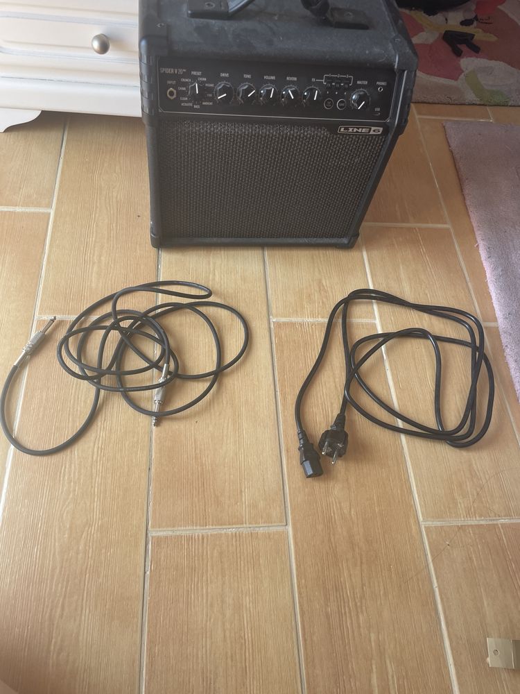 conjunto guitarra elétrica Squier e amplificador + cabos + OFERTA capo