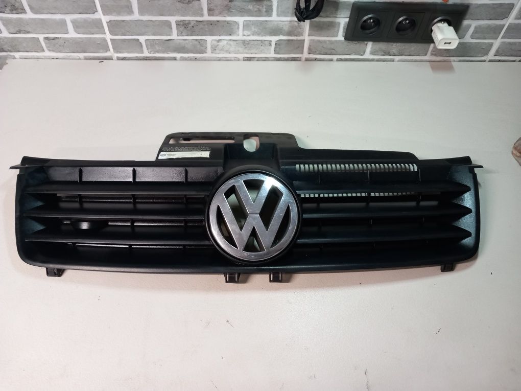 Volkswagen  Polo Okular  Grill atrapa przednia Oryginał