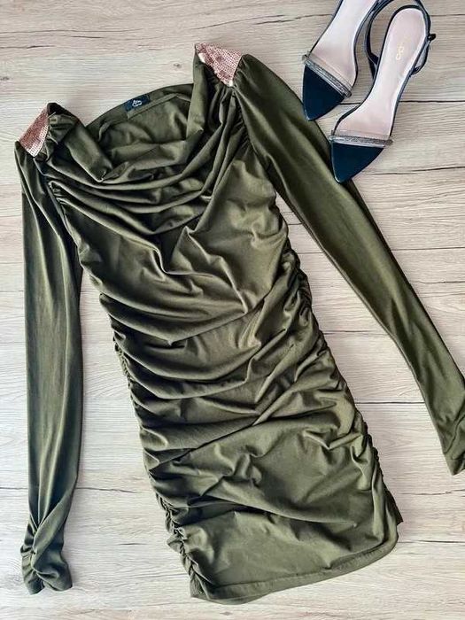 Sukienka zielona khaki długi rękaw dopasowana cekiny casualowa S 36 34