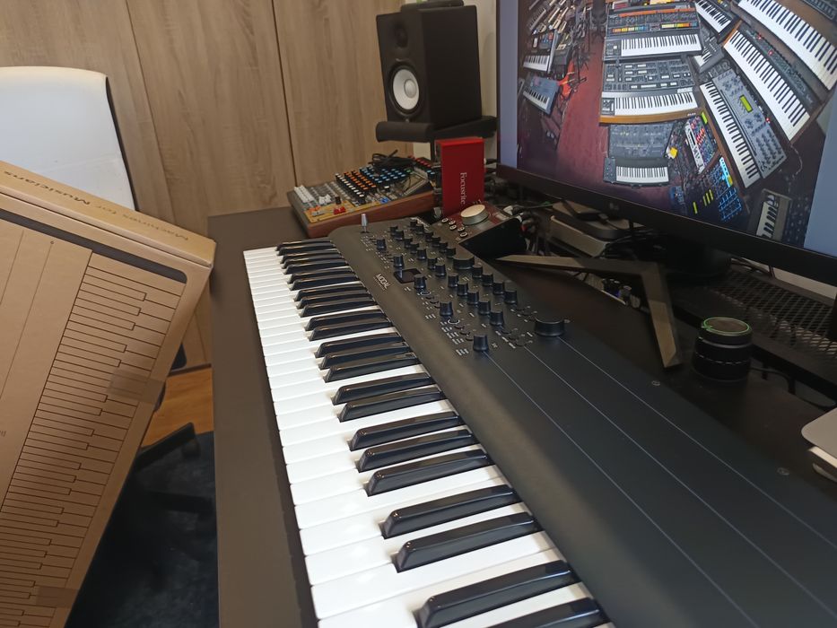 Roland VR-09 + Modal Argon 8X