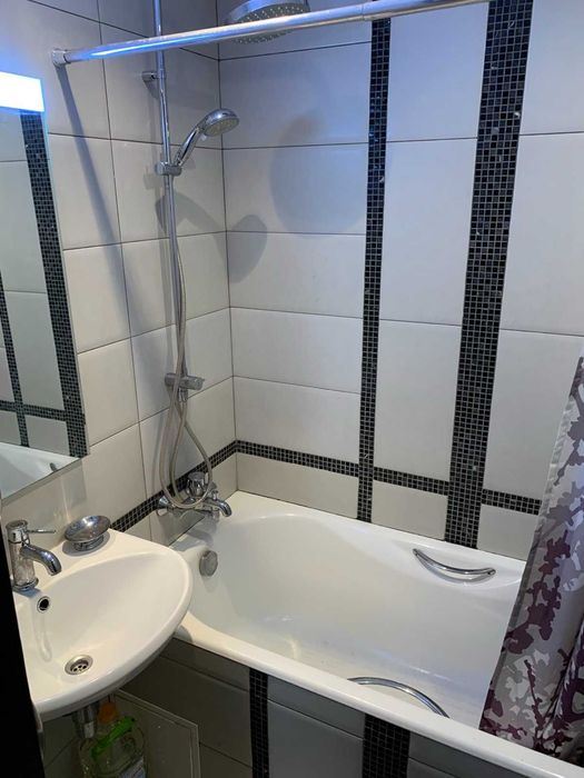 Двухкомнатная Ахматовой срочно продам