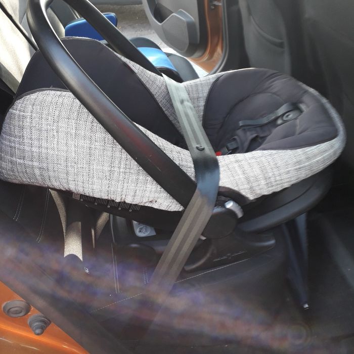 FotelikiI dla niemowlaka i większego dziecks