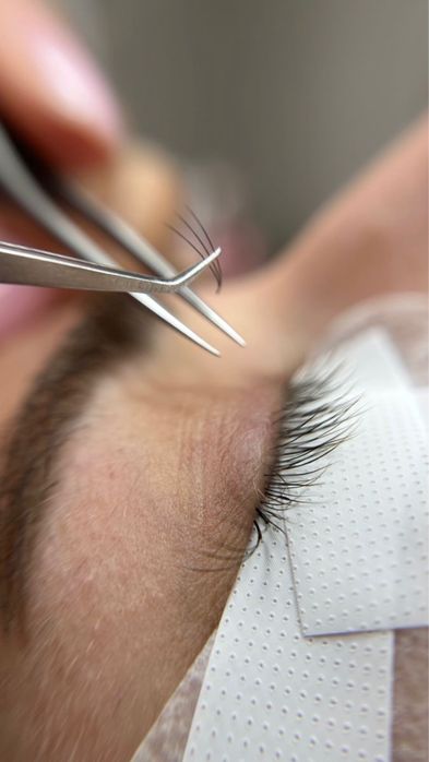 Нарощування вій