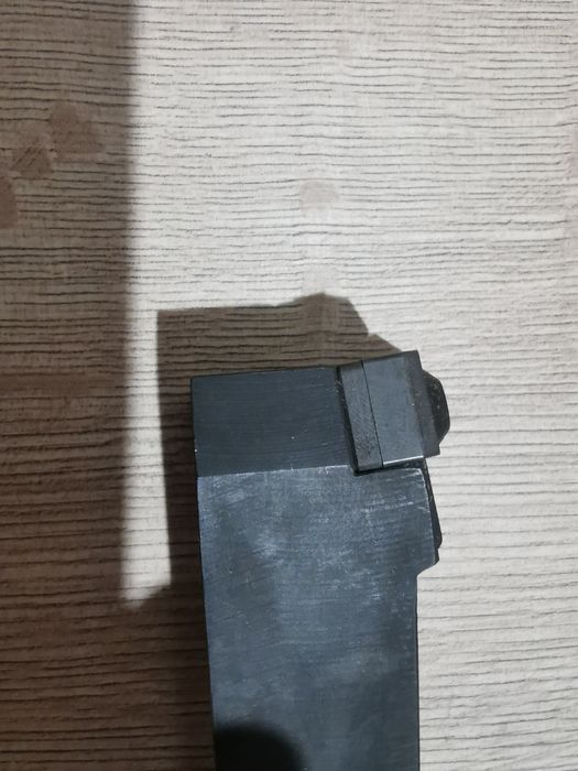 Nóż tokarski 25x25