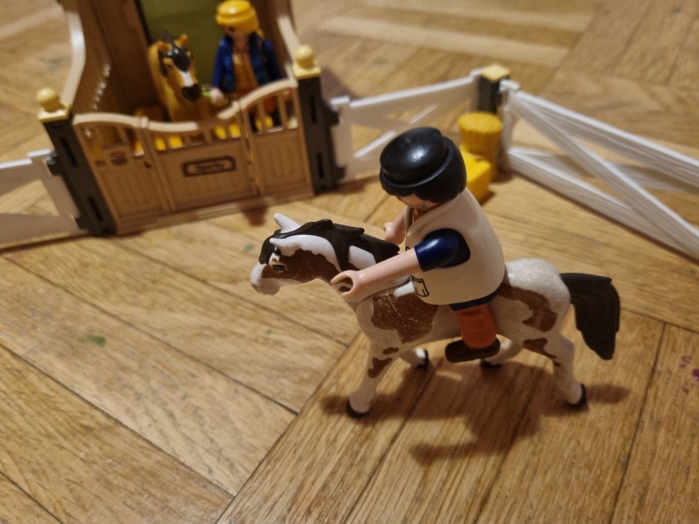 Playmobile stajnia, zagroda dla koni