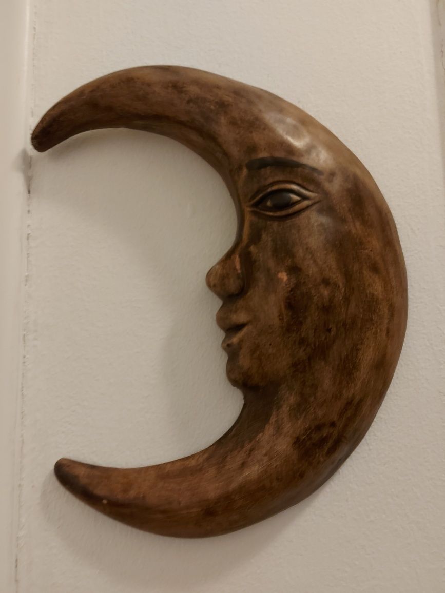 Estatueta em forma de Lua