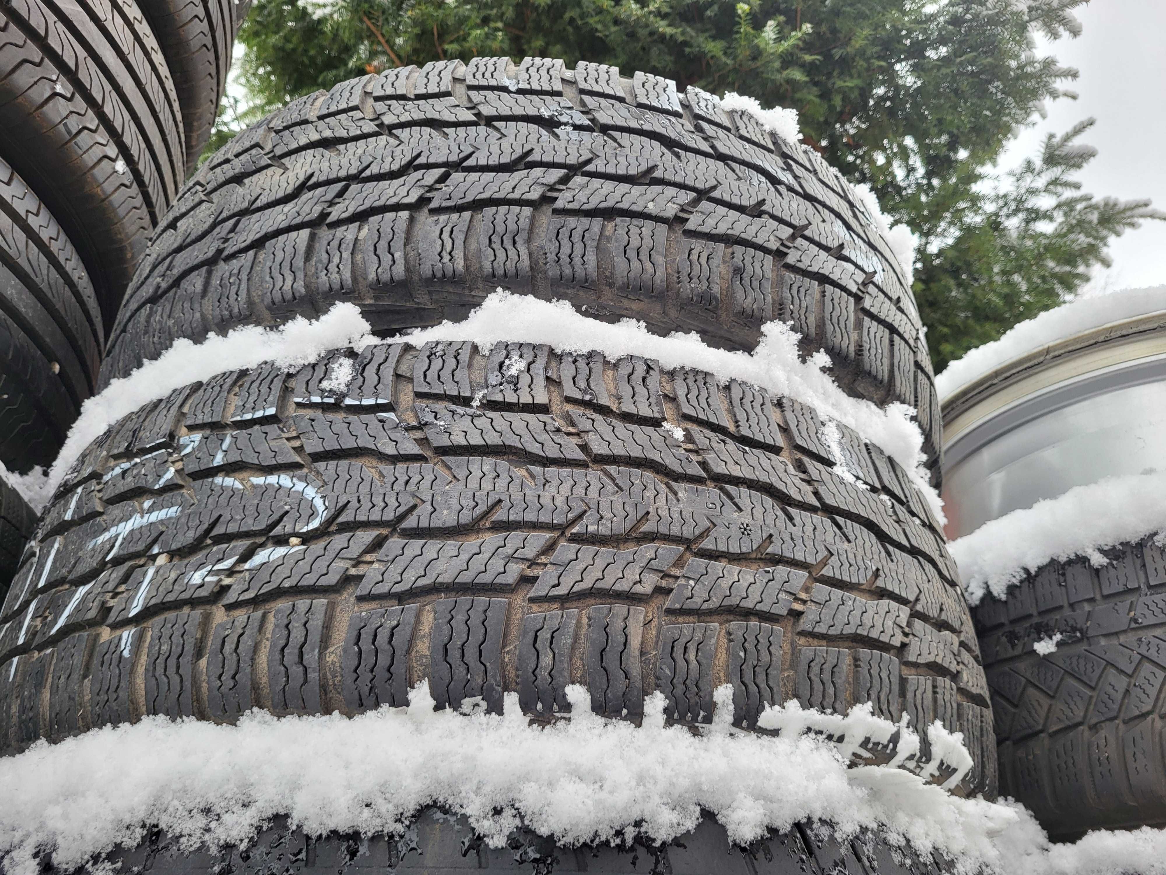 Para opon zimowych Nokian WRC3 215/65r16C 109/107R
