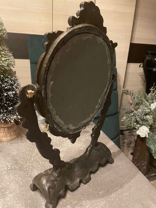 Stare lustro z brązu