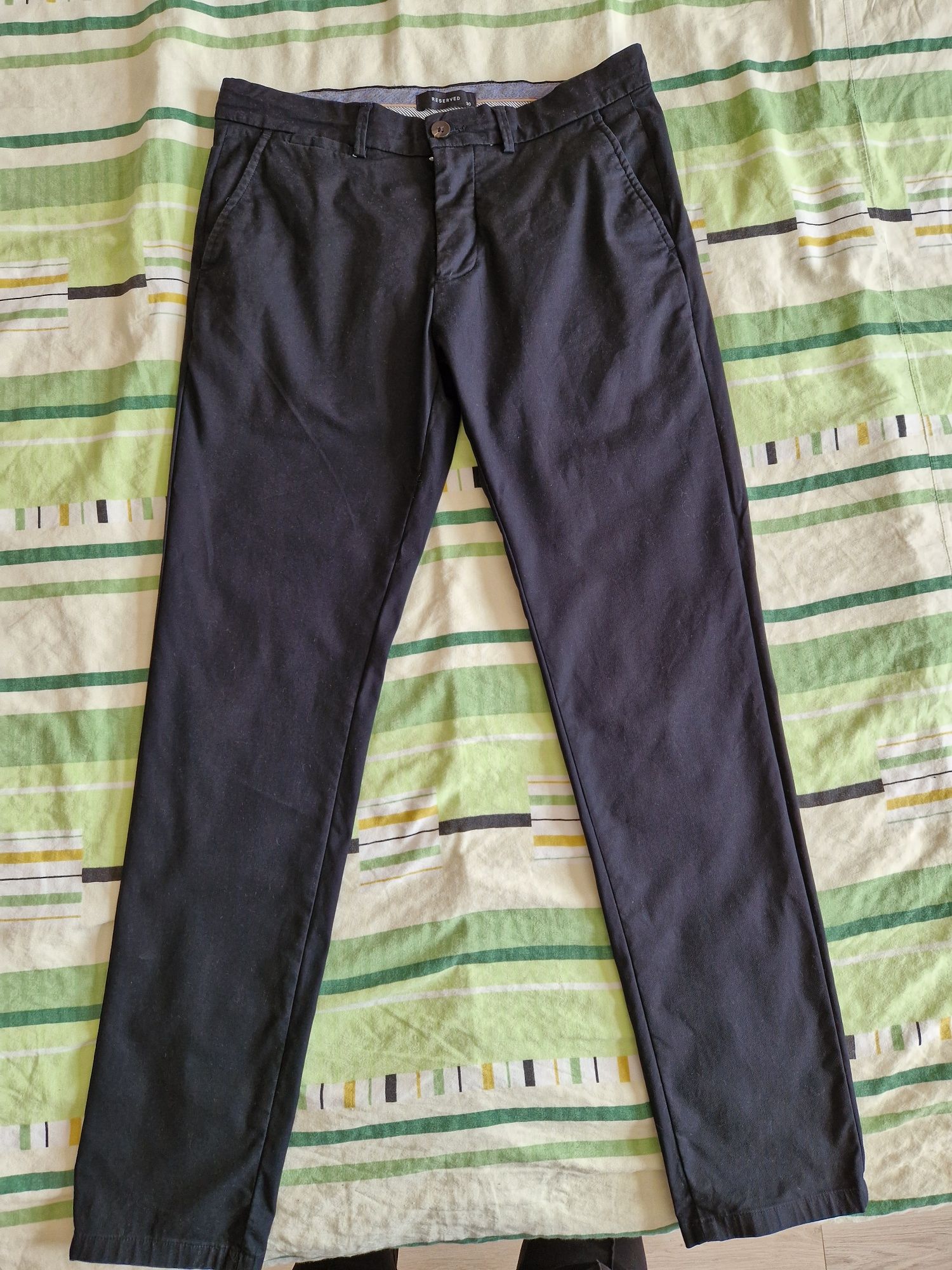 Czarne męskie eleganckie spodnie Reserved, roz. 30