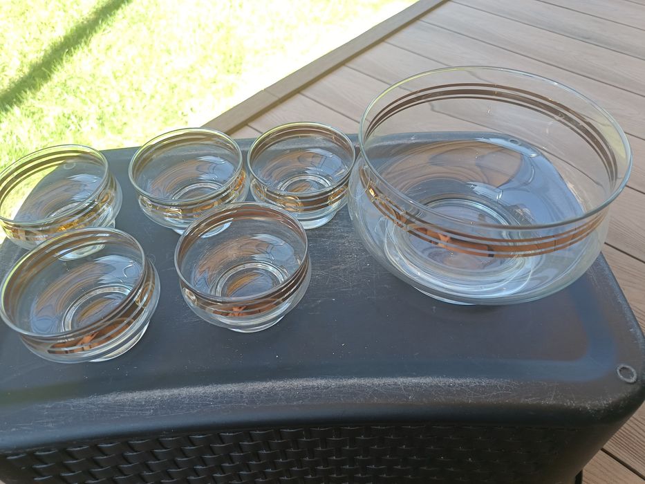 Kompotierka salaterka ze złotym paskiem