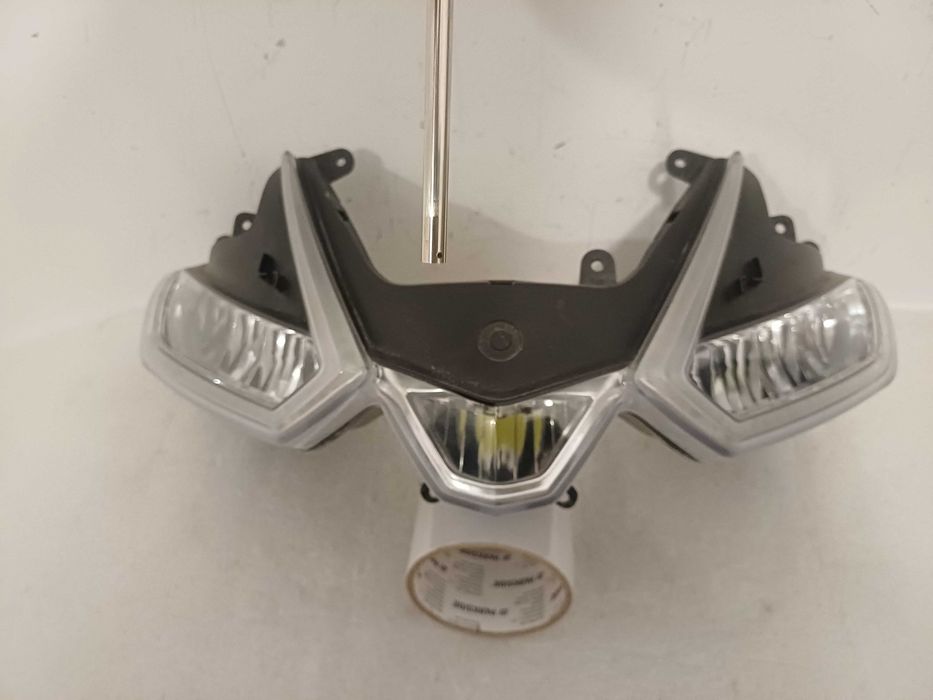 Reflektor Aprilia RS 660 lampa