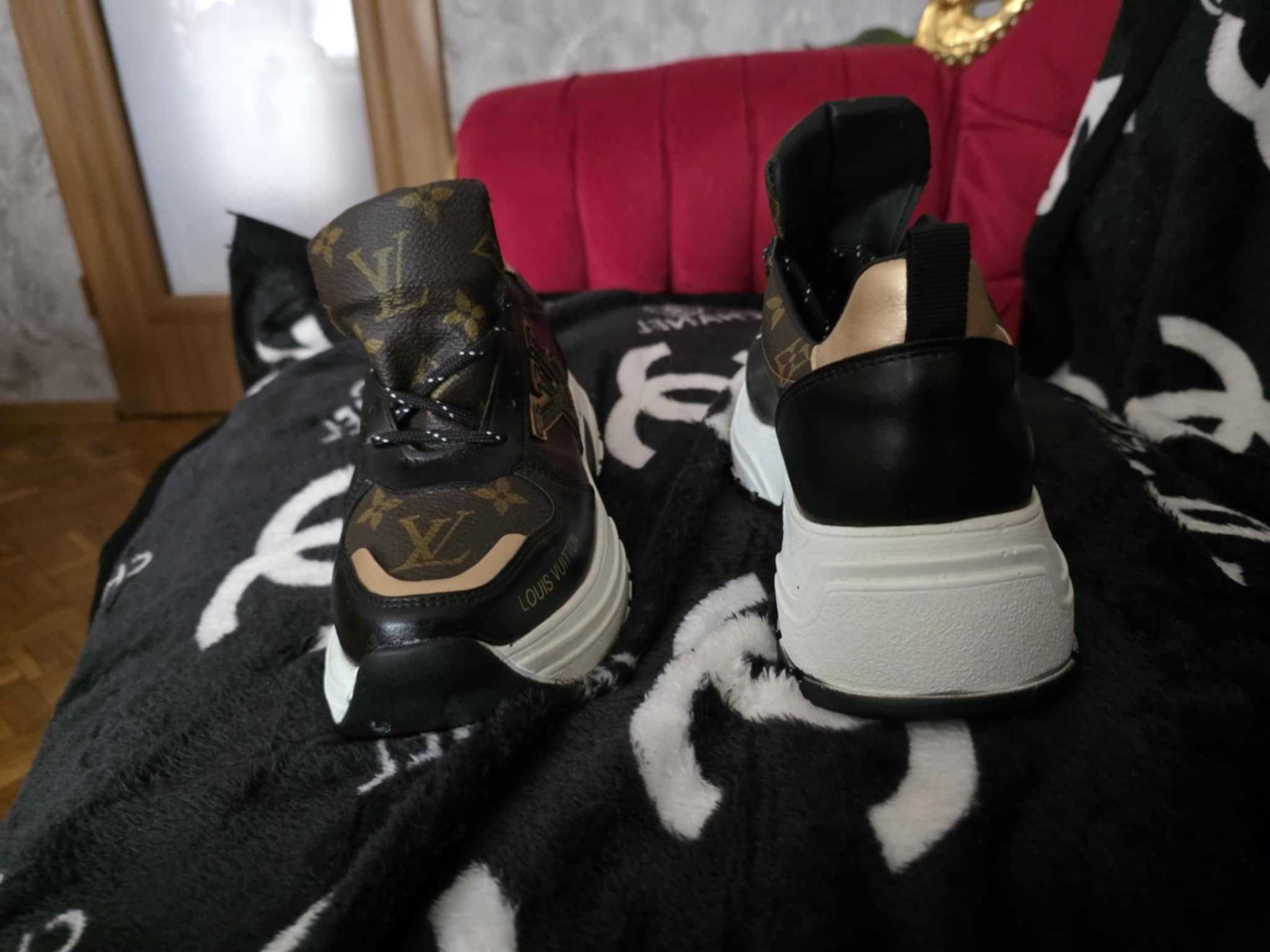 Buty damskie LV w kolorze czarnym całe logowane