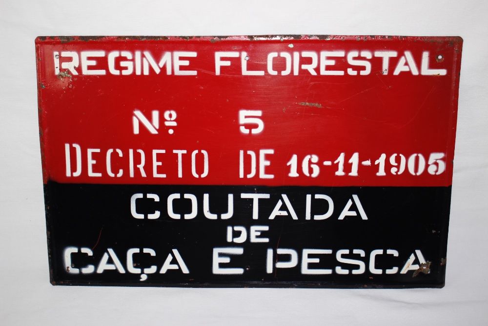Antiga Placa em metal - Regime Florestal - COUTADA DE CAÇA E PESCA