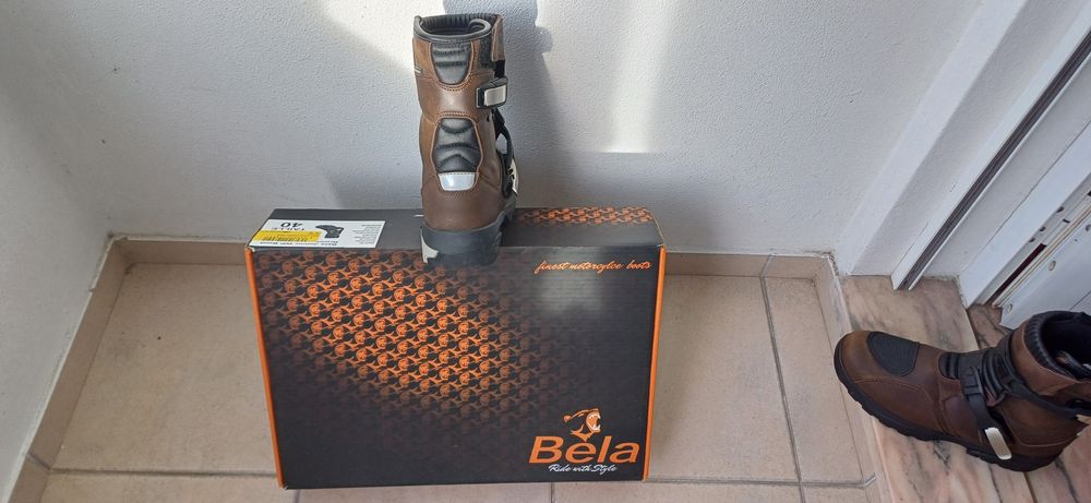 Botas  de motar.