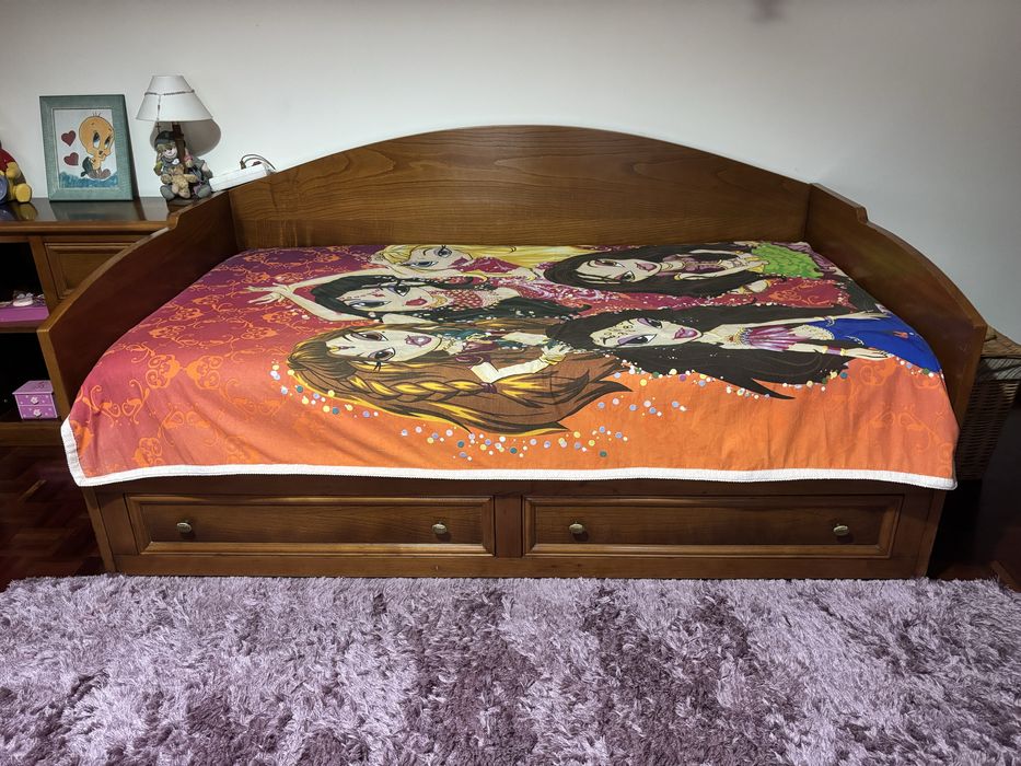 Quarto em madeira maciça cerejeira - cama corpo e meio