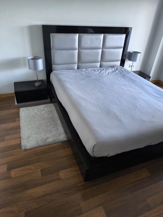 Cama com estrado elevatório