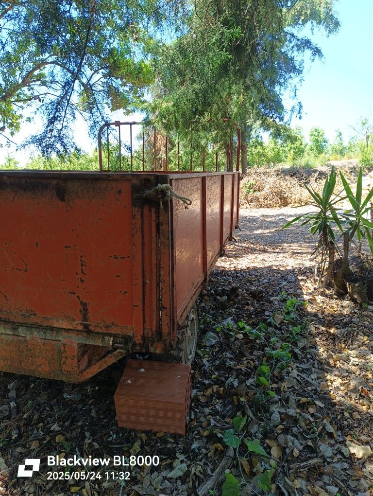 Reboque agrícola sem decomentos reforçado