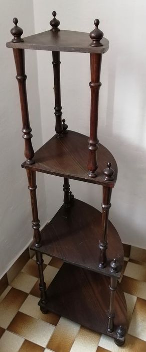 estante de canto em bom estado