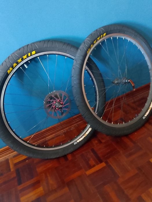 Rodas e pneus maxxis
