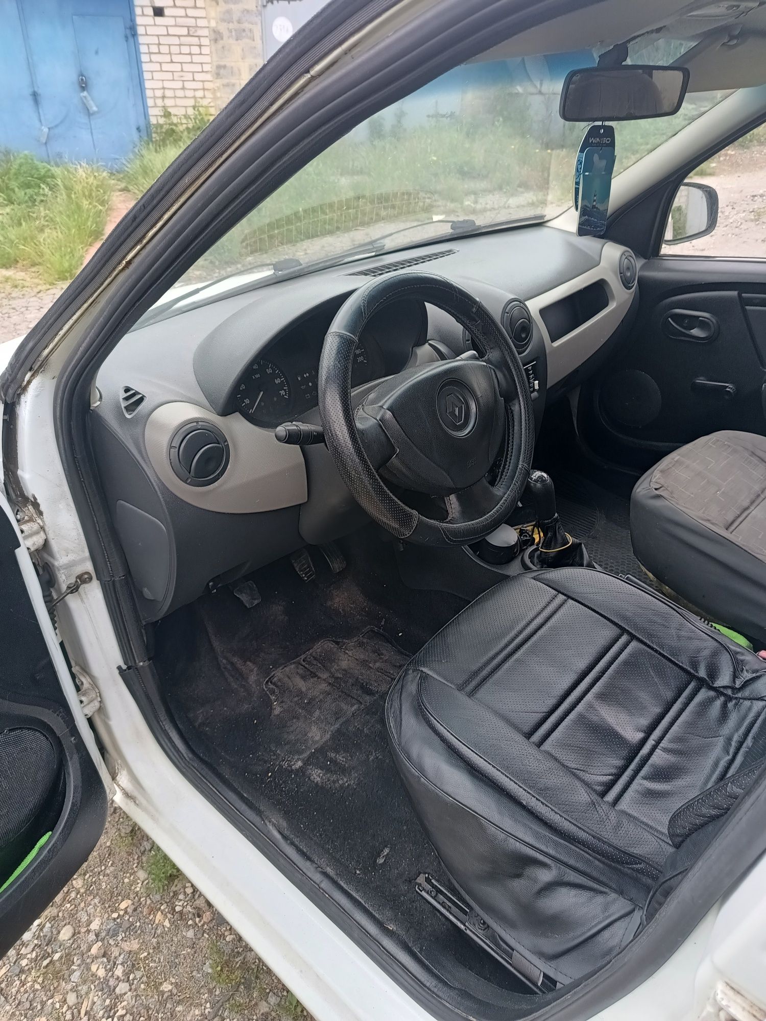 Продам RENAULT LOGAN 2011г. 1.4.б,газ