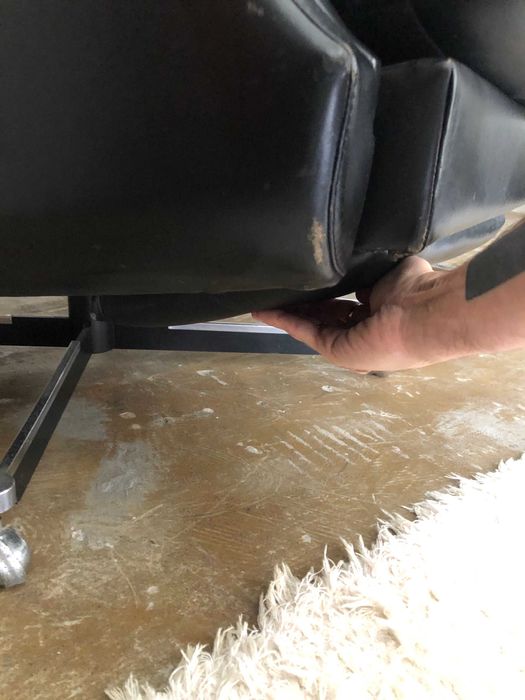 Cadeirão design Nórdico reclinável em couro preto