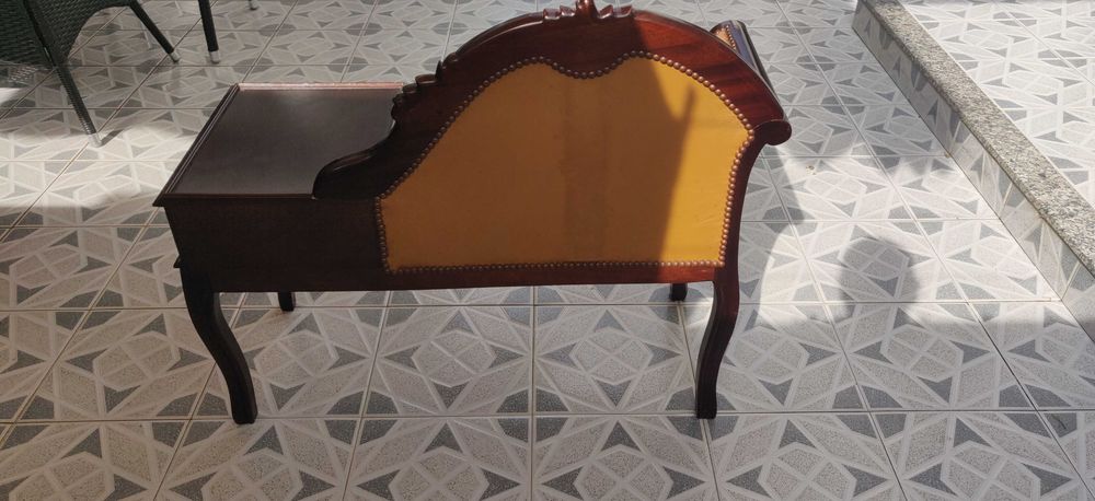 Banqueta de telefone classica
