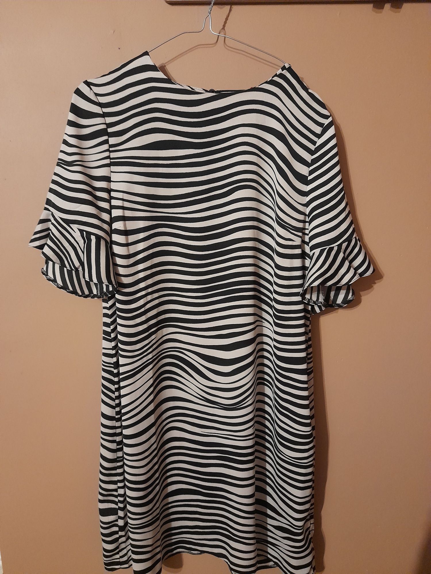 Sukienka zebra by very 14/42 zaniżona rozmiarówka