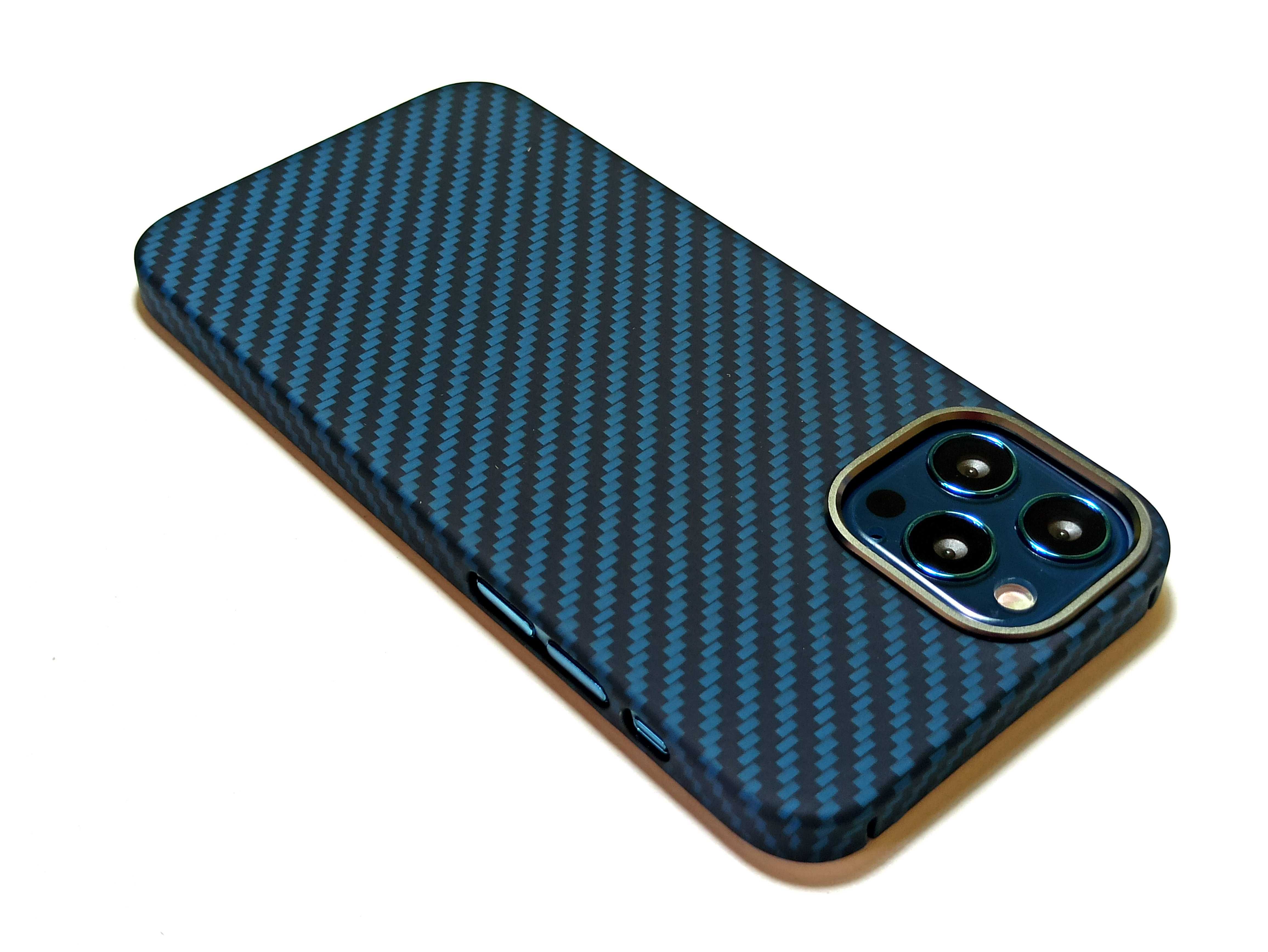 Карбоновый синий чехол iPhone 12 поколения (Blue Version)