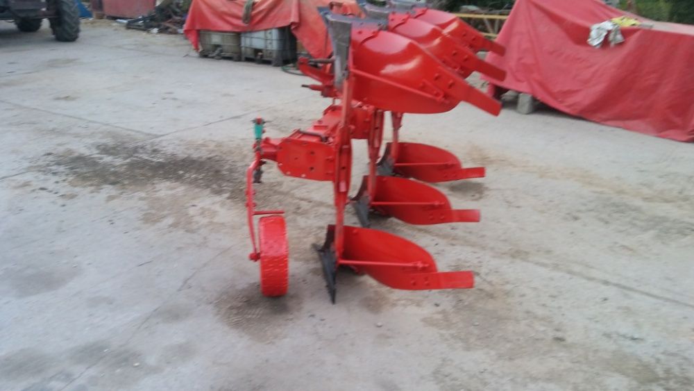 Plug obrotowy trzyskibowy Kverneland