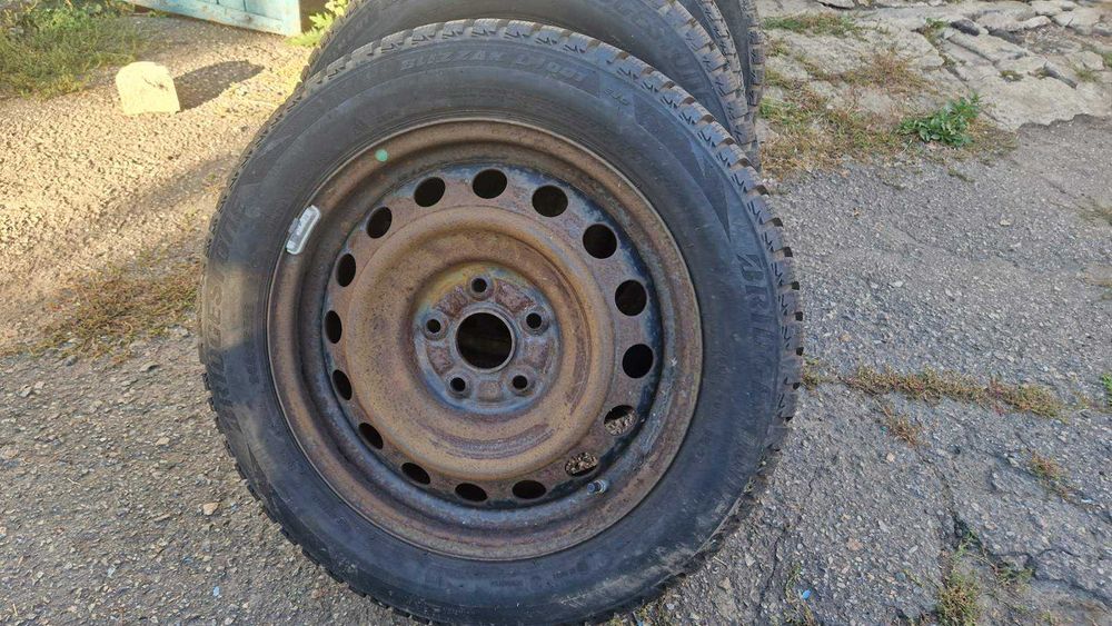 Зима резина на дисках Bridgestone R16 205/55 19 год комплект