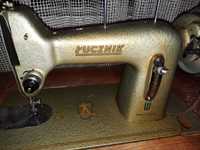 Швейна машинка з під ножним приводом Lucznik