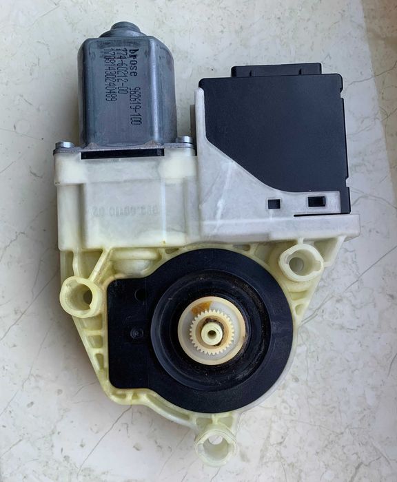 3C0959703 Моторчик склопідйомника Volkswagen Passat B7 Оригінал Б/В