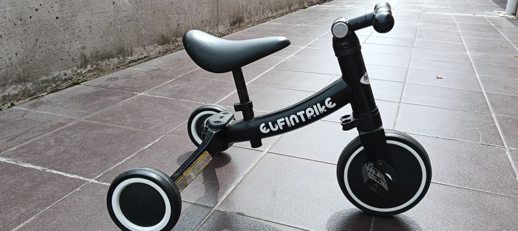 Triciclo de criança