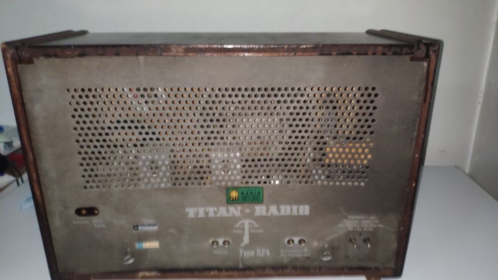 Rádio antigo de válvulas