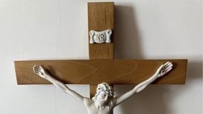Crucifixo 40cms de altura em cerâmica e madeira